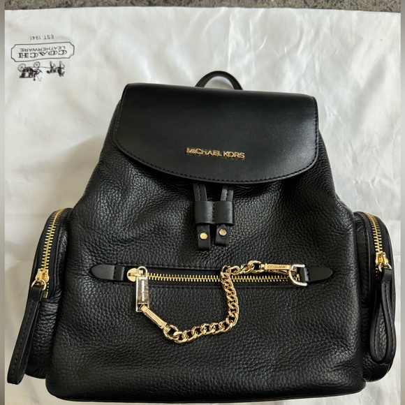 Michael Kors purse. - Picture 2 of 7